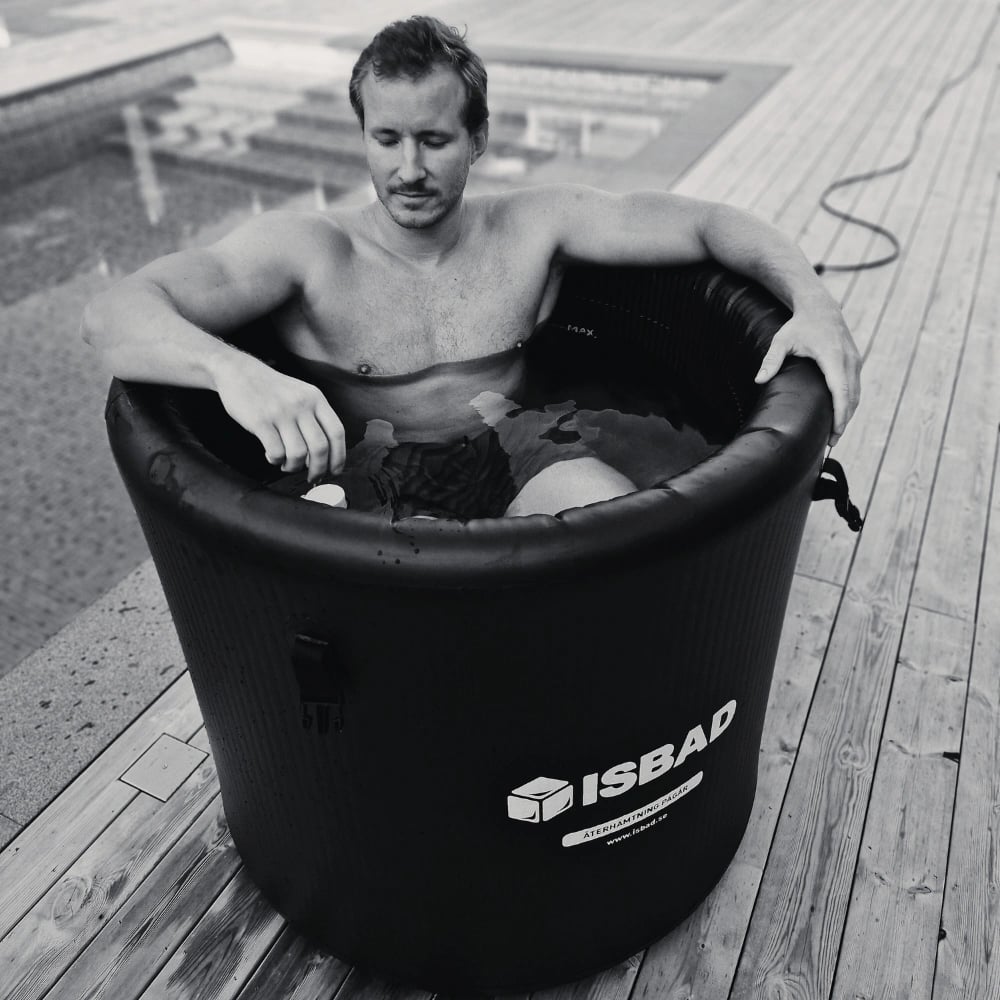 Man ice bathing in ISBAD Elite with lid